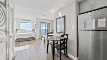 Deluxe Studio Suite, Balcony, Oceanfront (Renaissance Tower 1203)