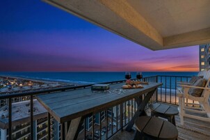 华丽公寓式客房, 2 间卧室, 阳台, 海洋景观 (Renaissance Tower 1117) | 阳台