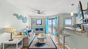 Apartment, 2 Schlafzimmer, Balkon, Meerblick (Renaissance Tower 913) | Wohnbereich