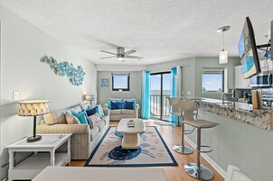 Appartamento, 2 camere da letto, balcone, vista oceano (Renaissance Tower 913) | Area soggiorno