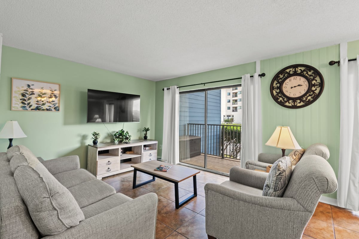 Condo, 2 Bedrooms, Pool Access (Ocean Spa B116) | Living area