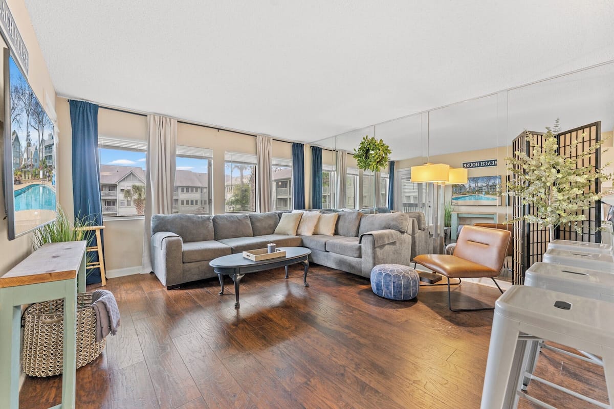 Condo, 1 Bedroom, Pool Access, Five Seasons 6203 | Living area