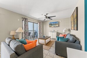 Living area - Myrtle Beach Resort by Elliott Realty (Myrtle Beach)