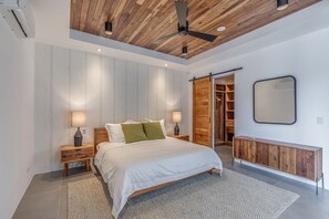 4 bedrooms, in-room safe, WiFi, bed sheets - Besos Luxury Home minutes from main surf break & beach (Nosara)