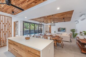 Fridge, microwave, oven, stovetop - Besos Luxury Home minutes from main surf break & beach (Nosara)