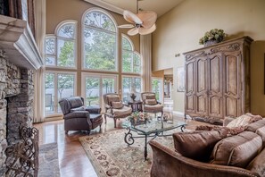 Smart TV, fireplace