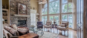 Lake Balboa Executive Home, Lakeview Every Room. Private Peninsula