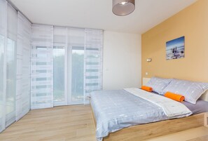 3 bedrooms, iron/ironing board, free WiFi, bed sheets