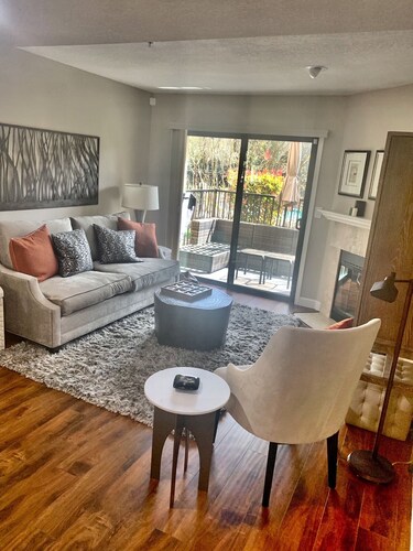 Adorable 2 bedroom/2 bathroom apartment for rent - 1 month min stay