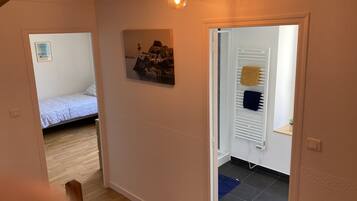 2 Schlafzimmer, Reisekinderbett, WLAN, Bettwäsche