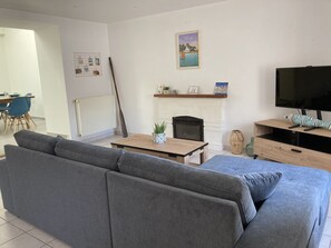 Smart TV - At Anne and David's (Douarnenez)