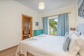 1 chambre, fer et planche à repasser, accès au Wi-Fi (inclus)