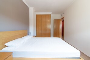 2 bedrooms, iron/ironing board, free WiFi, bed sheets - Global Vacacional: Apartment 200m from the beach of Puerto de Sagunto (Puerto de Sagunto)