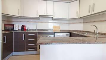 Fridge, microwave, oven, coffee/tea maker