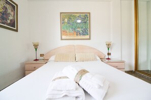 3 chambres, fer et planche Ă repasser, Wi-Fi, draps fournis