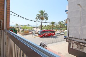 Property grounds - Global Properties: Apartment on the first line, Puerto de Sagunto beach (Puerto de Sagunto)