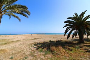 Una spiaggia nelle vicinanze