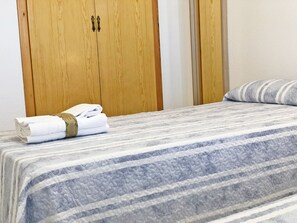 2 Schlafzimmer, Bügeleisen/Bügelbrett, Bettwäsche