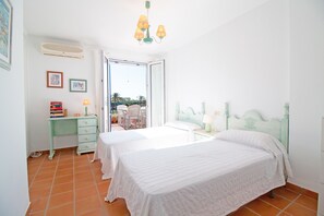 1 chambre, fer et planche à repasser, Wi-Fi gratuit, draps fournis
