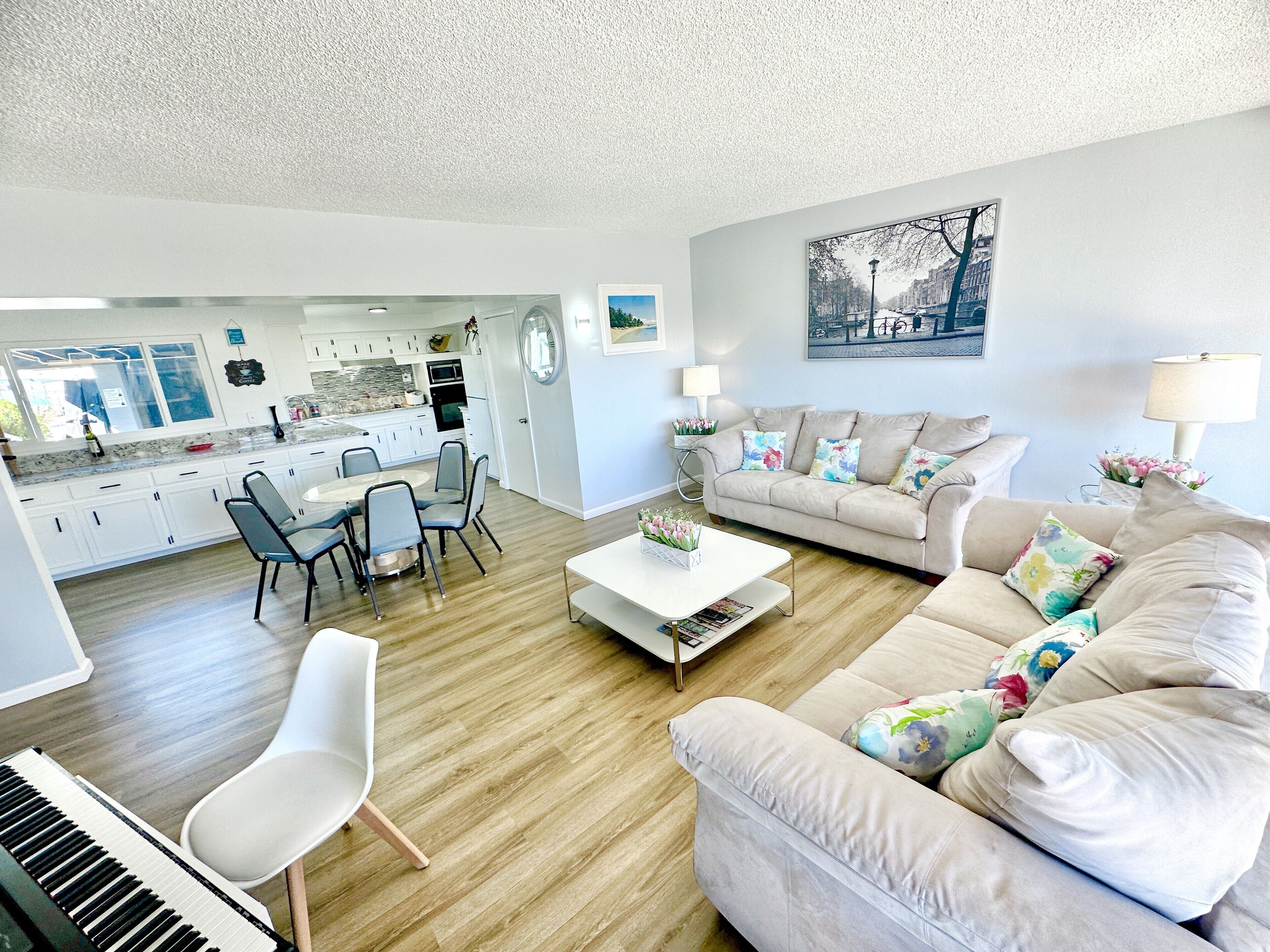 Long term rental by Strip & Downtown