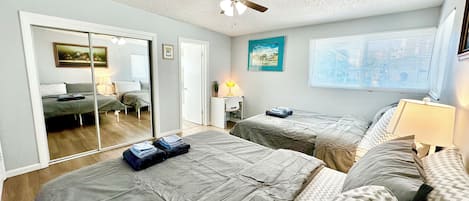 4 bedrooms, desk, free WiFi, bed sheets