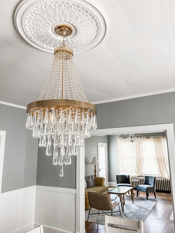 Interior - The Chandelier House + Loft of Midtown - Near It All! (Memphis)