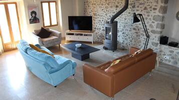 TV, fireplace, DVD player, table football