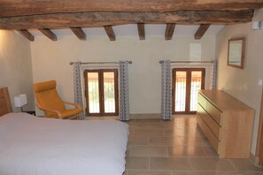 5 bedrooms, iron/ironing board, travel crib, WiFi