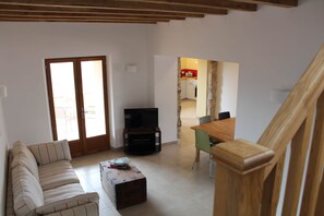 TV, DVD player, table football, ping pong