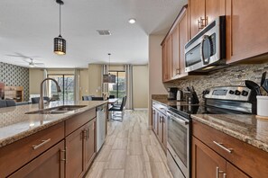 Microwave, dishwasher, high chair, paper towels - Amazing House 6 Bedrooms/5 Bath/Pool/Movie Theater (Davenport)