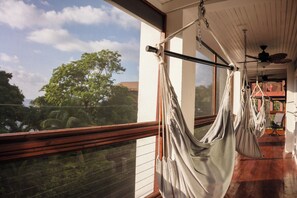 المنطقة المحيطة بالمنشأة