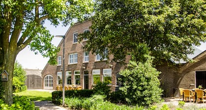 Group accommodation 32 pers, near Efteling and Beekse Bergen