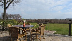 Outdoor dining - Group accommodation 32 pers, near Efteling and Beekse Bergen (Haghorst)