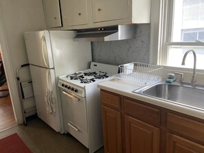 Private kitchen - 1 bedroom apartment downtown (Ithaca)
