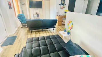 Smart TV, books, stereo