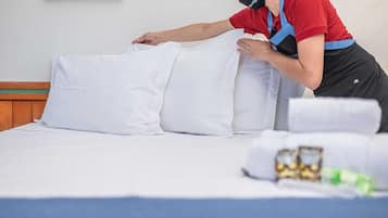 遮光窗簾/窗簾、免費 Wi-Fi、床單