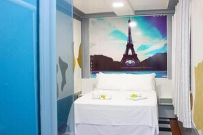 Blackout drapes, free WiFi, bed sheets