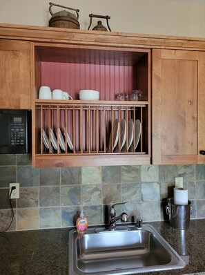Fridge, microwave, dishwasher, coffee/tea maker - Cozy Slope Studio (Kellogg)