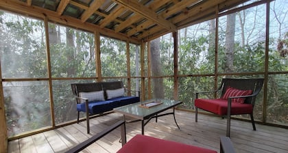 Blue Ridge Mountain Cottage~1 minute from Parkway!