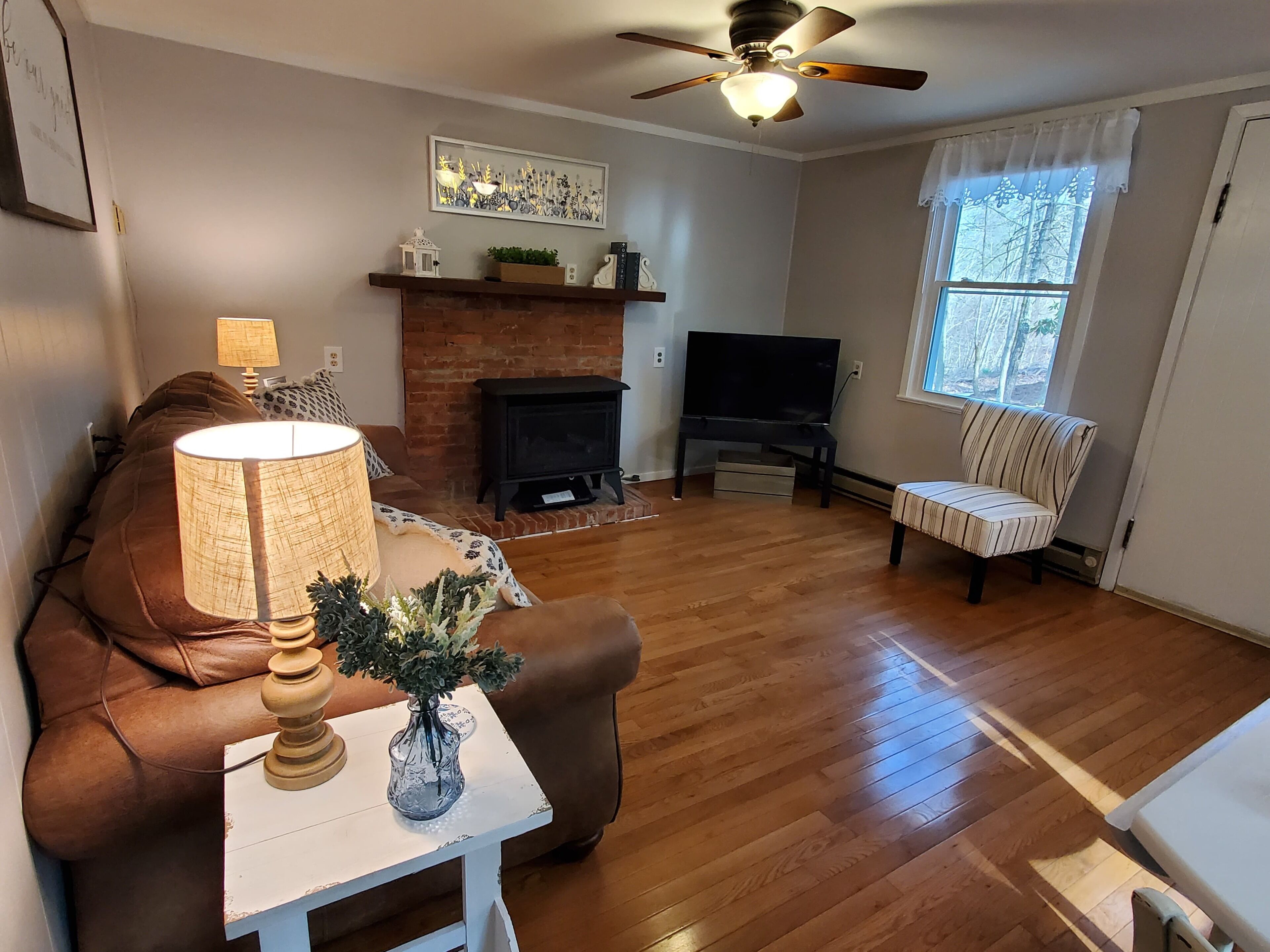 Een smart-tv en een open haard