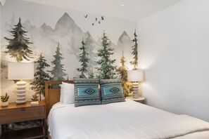 3 bedrooms, iron/ironing board, WiFi, bed sheets - Outpost: Pines 322 - Central Wilson Location (Wilson)