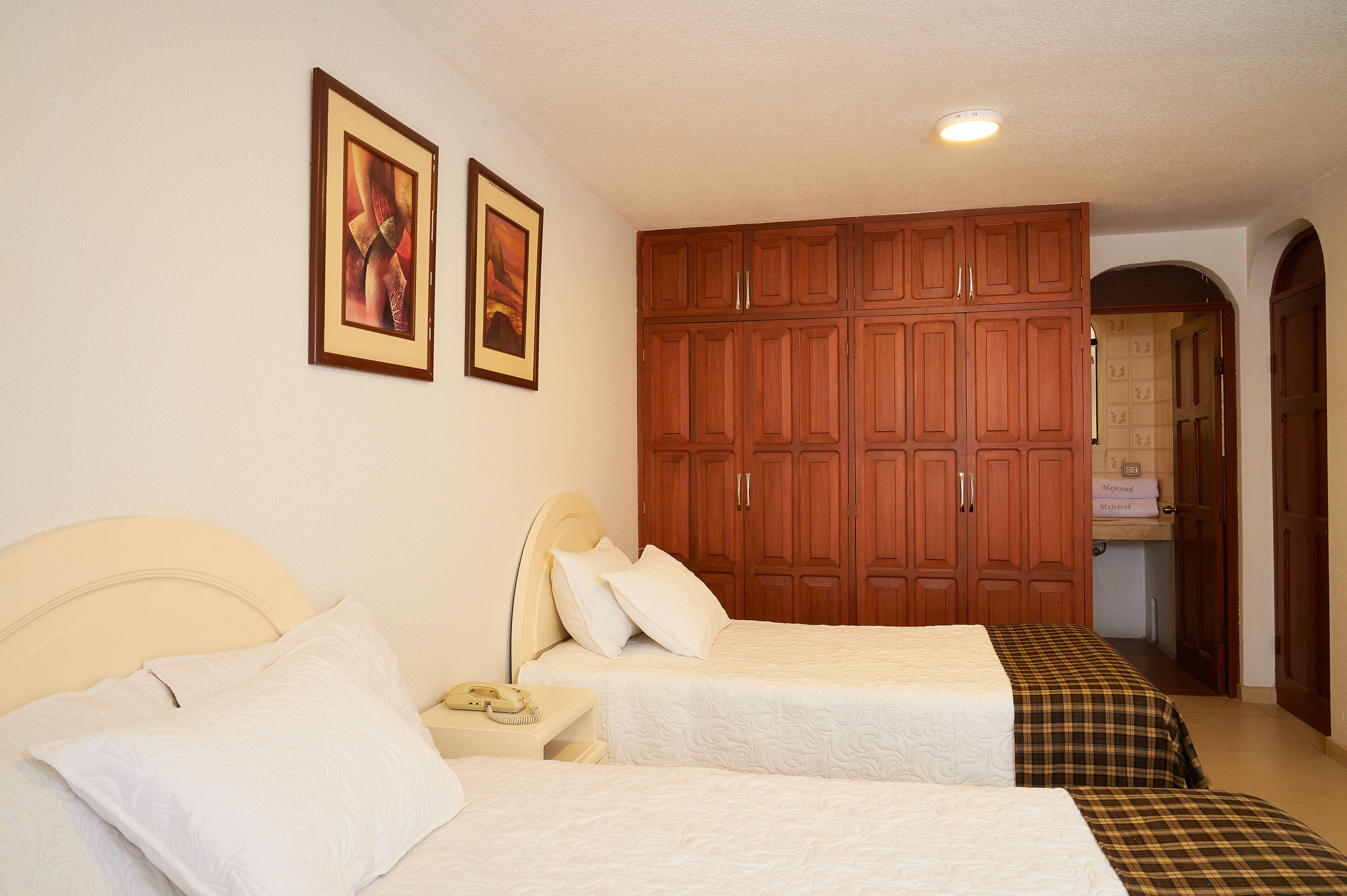 twin room | 1 bedroom, individually furnished, desk, free wifi