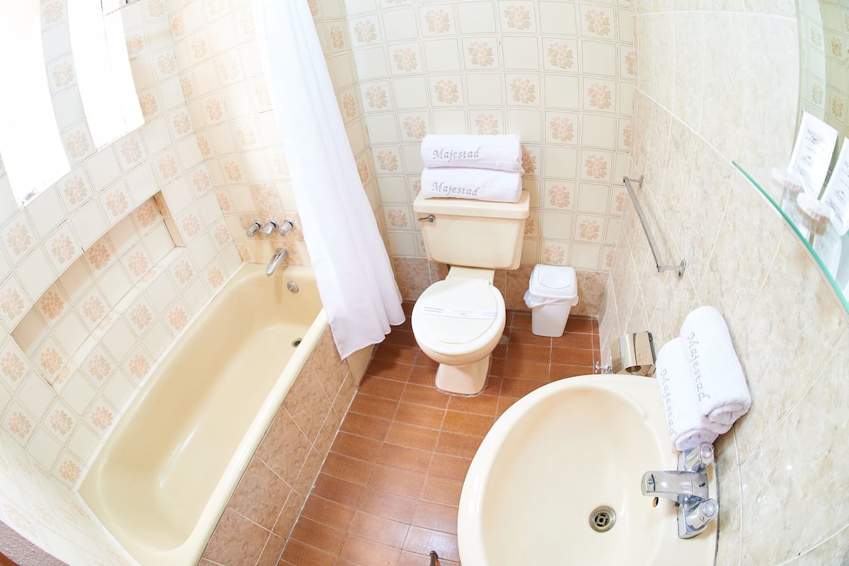 double room | bathroom | rainfall showerhead, towels