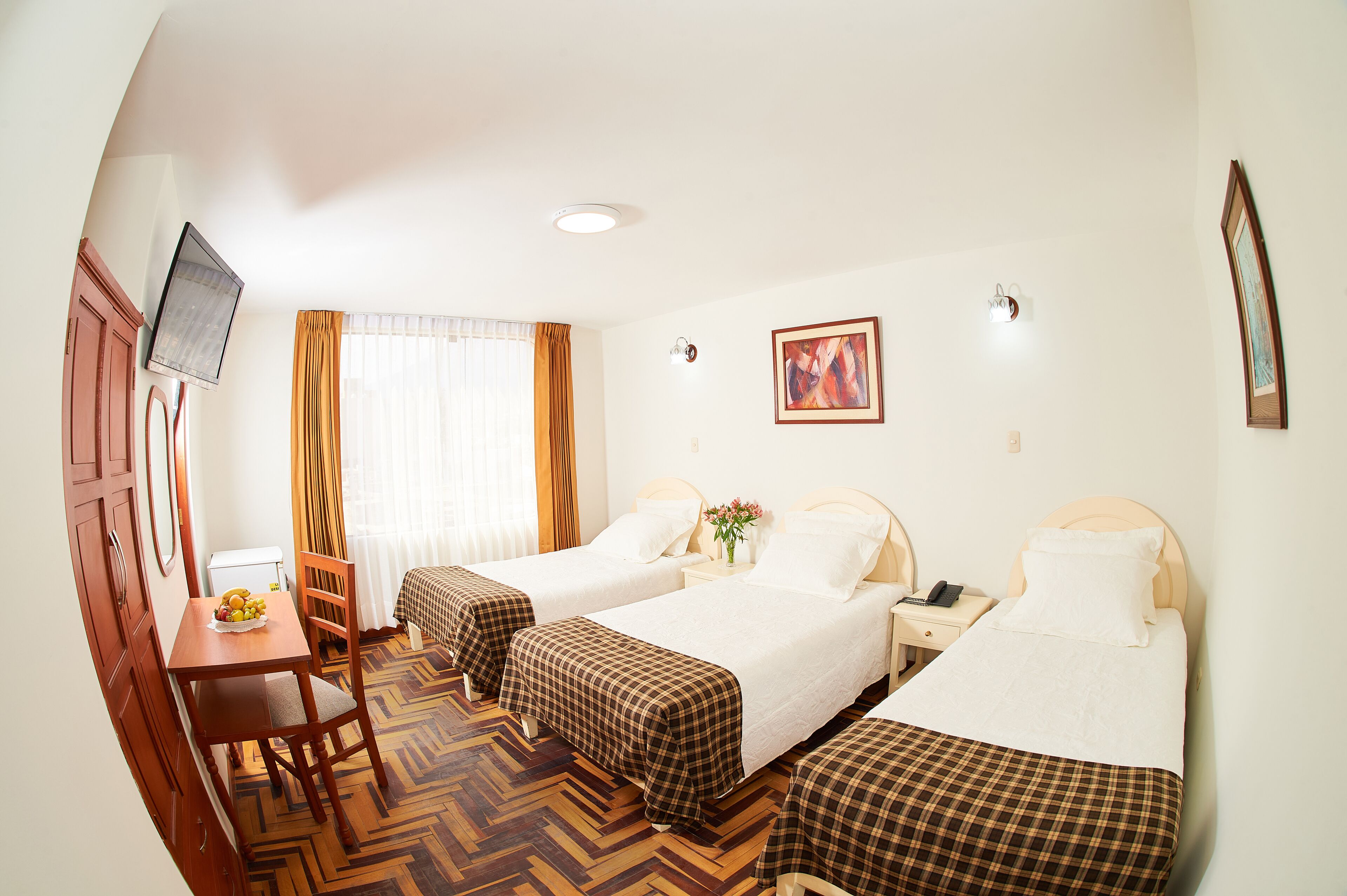 triple room | 1 bedroom, individually furnished, desk, free wifi