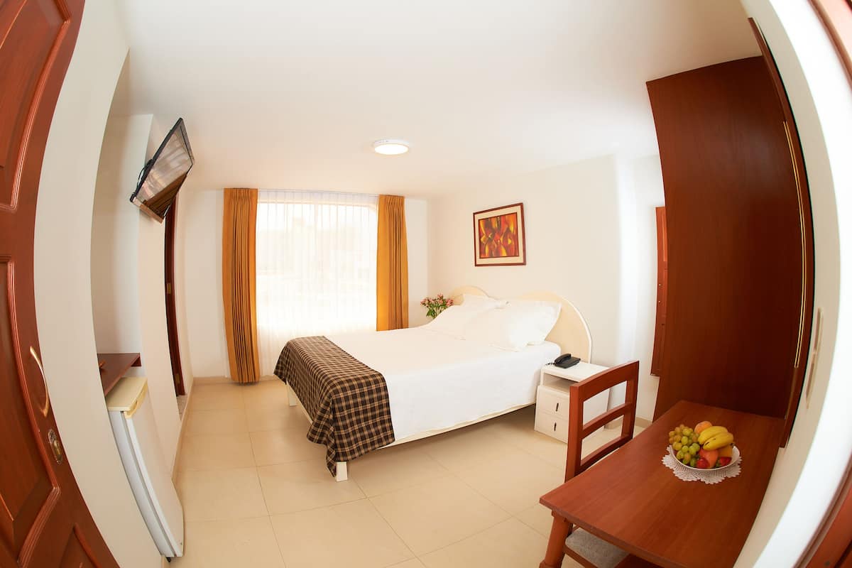 double room | 1 bedroom, individually furnished, desk, free wifi