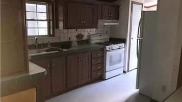 冰箱、微波炉、烤箱、炉灶