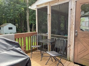 Outdoor dining - Beautiful Beach House totally renovated 4 Bedroom 2 bath Pet friendly (Ocean Pines)