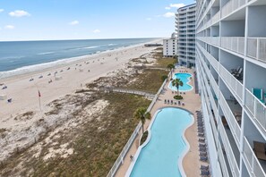 On the beach - Lighthouse 703 "Sea Haven" Beachfront condo with huge balcony! (Gulf Shores)