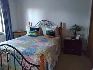 3 habitaciones, escritorio, tabla de planchar con plancha y wifi gratis 