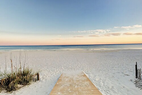 Gorgeous beach house with lagoon!